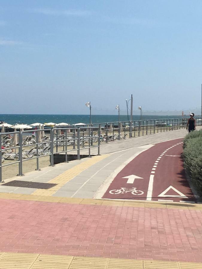 Larnaca Beach Apartment 44 Dış mekan fotoğraf